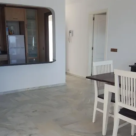 Beachside Penthouse Апартаменты *