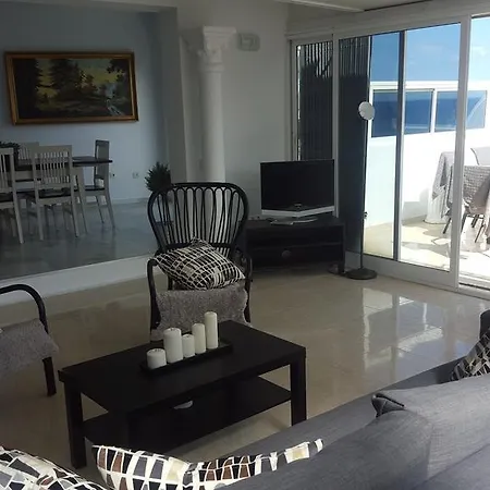 Beachside Penthouse Фуэнхирола